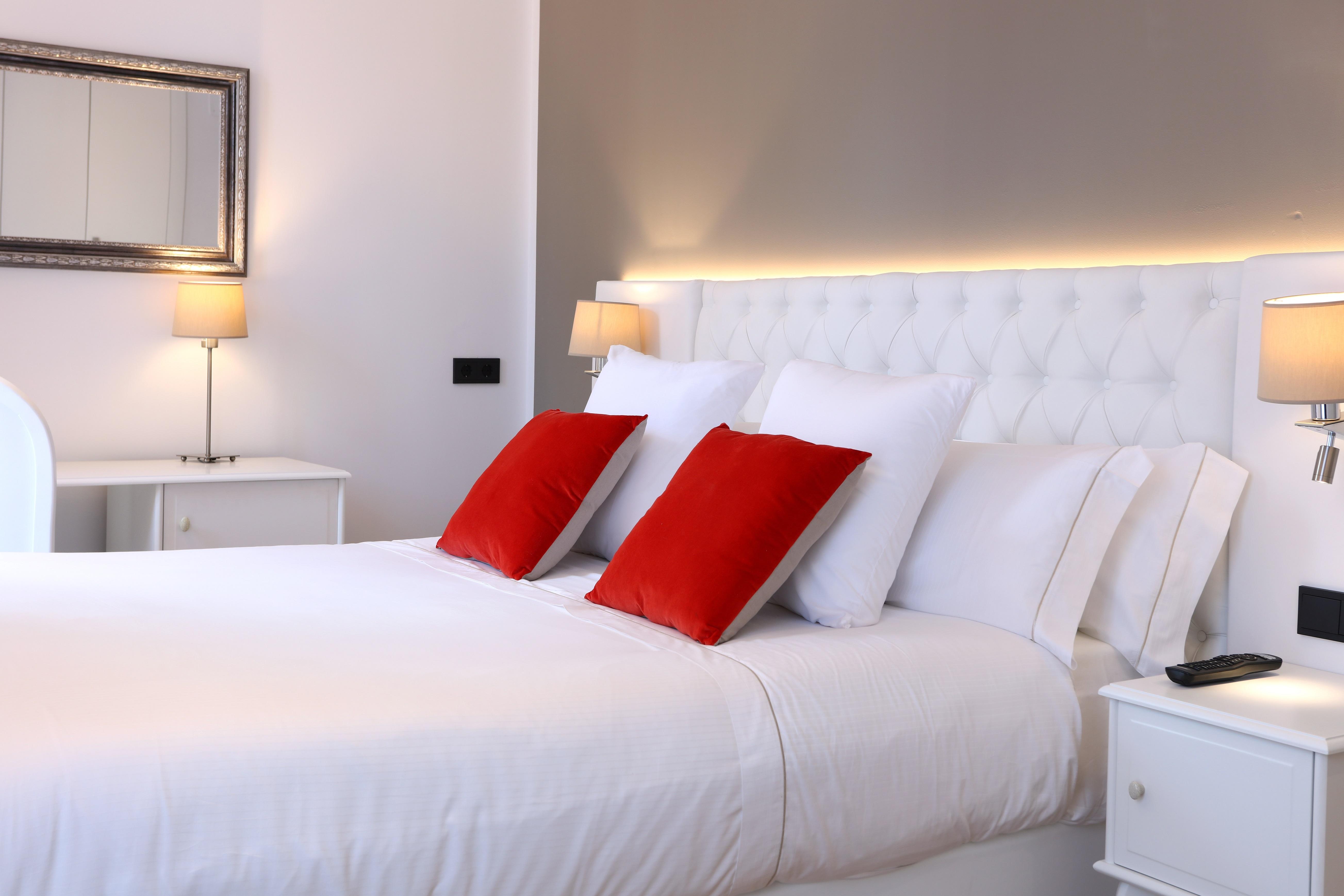 Bo Hotel Palma Exterior foto A bedroom in a luxury hotel in Italy.